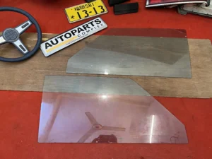 Corolla 1971 - 1974 2-door door window glasses pair (1)