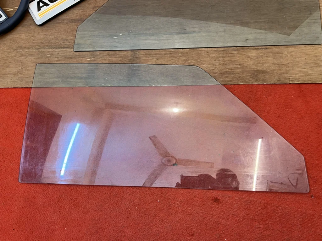 Corolla 1971 - 1974 2-door door window glasses pair (4)