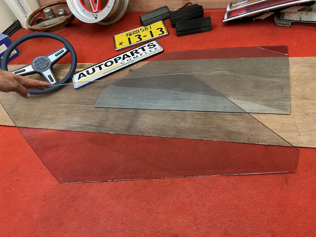 Corolla 1971 - 1974 2-door door window glasses pair (5)