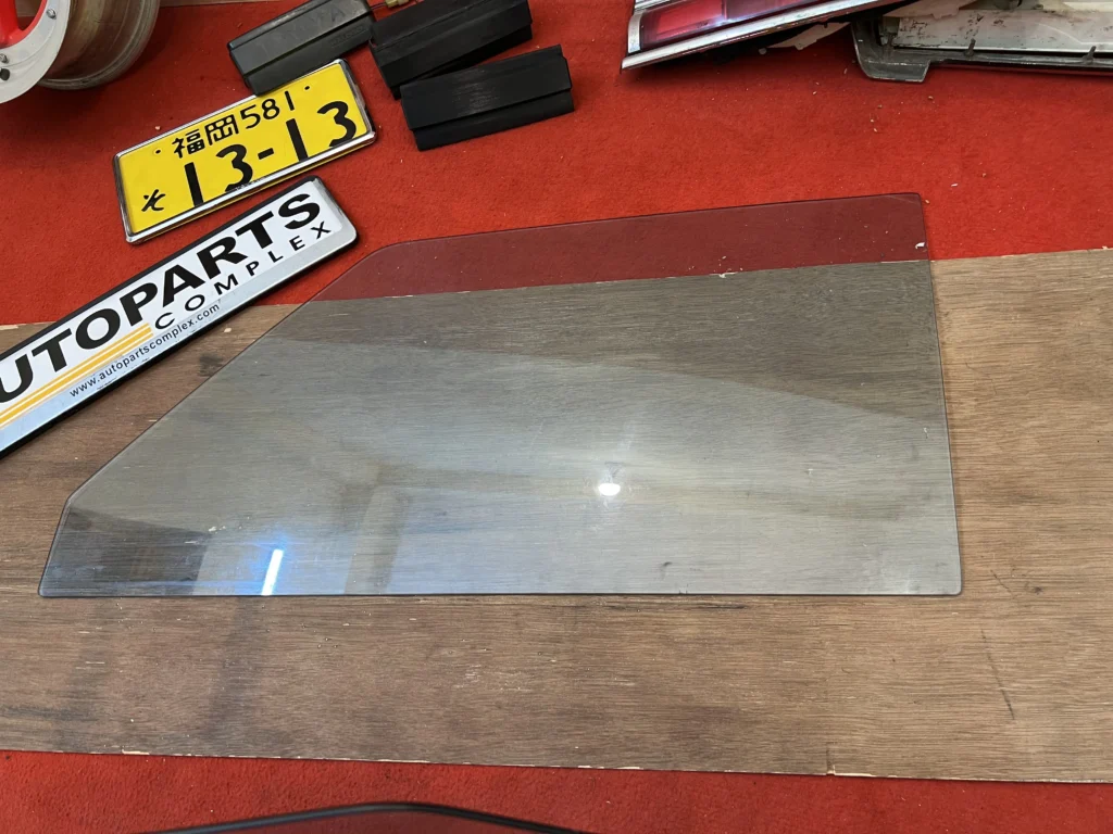 Corolla 1971 - 1974 2-door door window glasses pair (7)