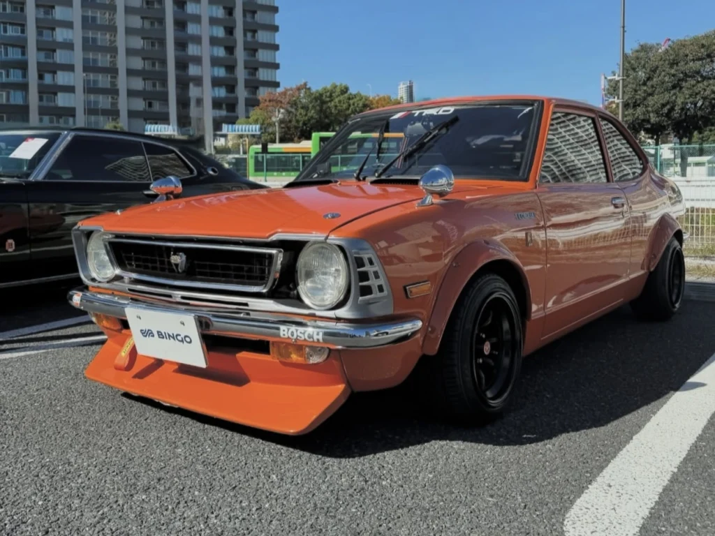 Corolla 1971 - 1974 2-door door window glasses pair (9)