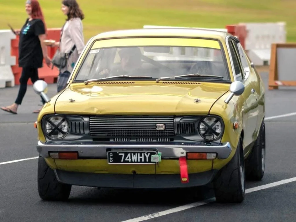 Datsun b210 120y JDM front bumper with brackets and indicators (1)