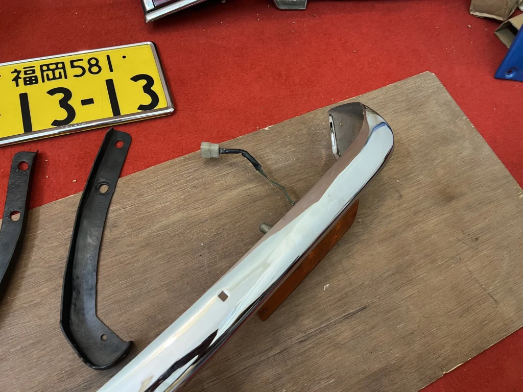 Datsun b210 120y JDM front bumper with brackets and indicators (12)