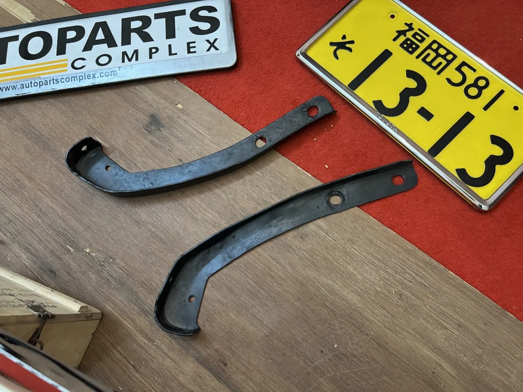Datsun b210 120y JDM front bumper with brackets and indicators (5)