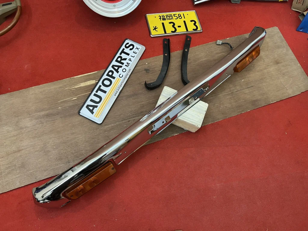 Datsun b210 120y JDM front bumper with brackets and indicators (8)