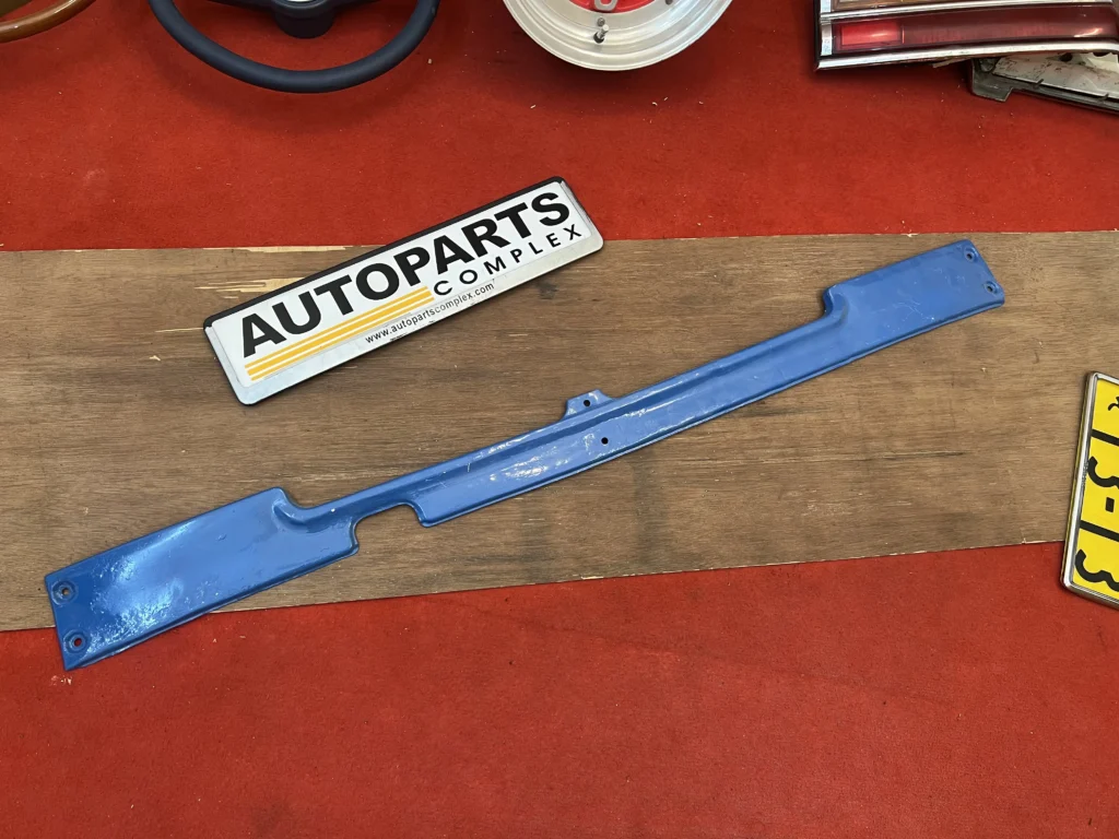 Hilux pickup 4wd 1980 - 1983 apron valance OEM (2)