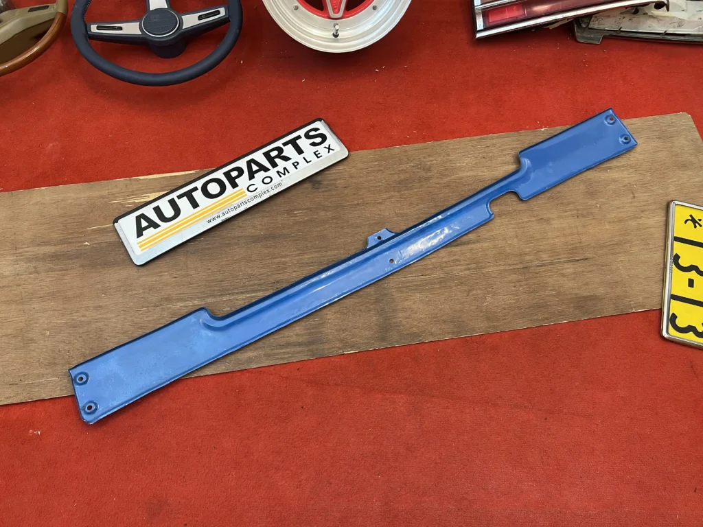 Hilux pickup 4wd 1980 - 1983 apron valance OEM (5)