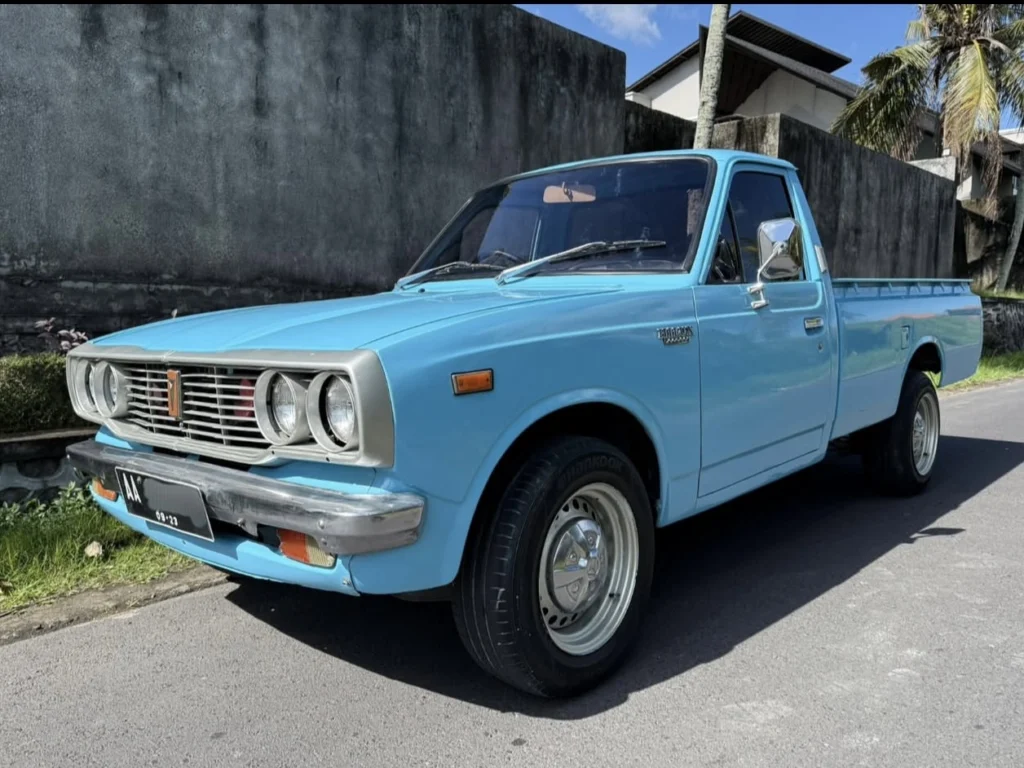 Toyota Hilux pickup RN20 RN25 RN27 front bumper with brackets (1)