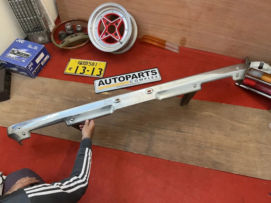 Toyota Hilux pickup RN20 RN25 RN27 front bumper with brackets (2)