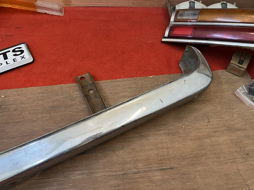 Toyota Hilux pickup RN20 RN25 RN27 front bumper with brackets (8)