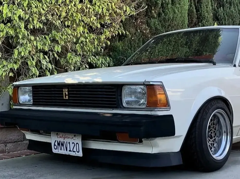 Corolla Te72 1982 1983 Bonnet leading edge chrome trim (1)