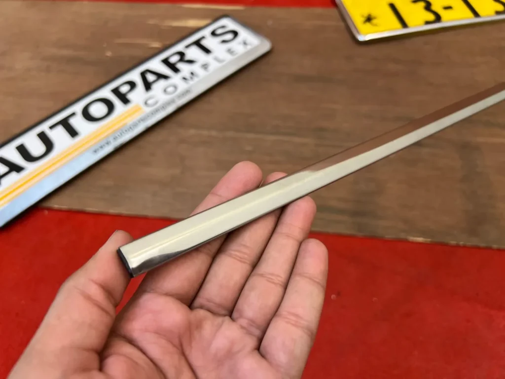 Corolla Te72 1982 1983 Bonnet leading edge chrome trim (3)