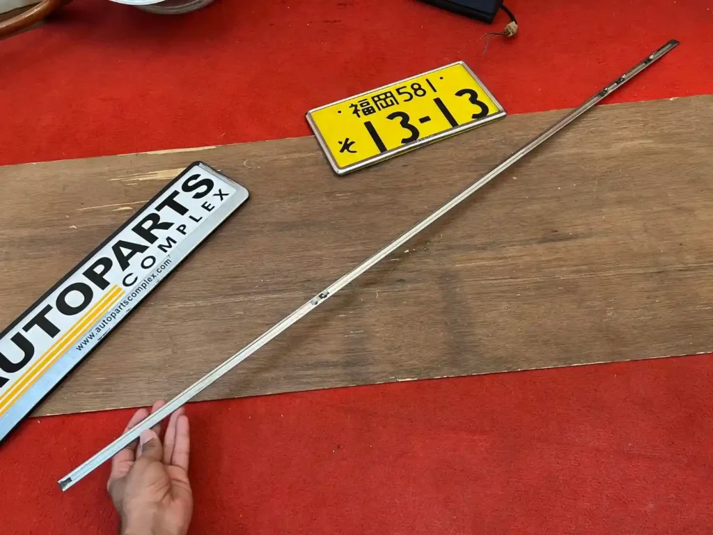 Corolla Te72 1982 1983 Bonnet leading edge chrome trim (7)