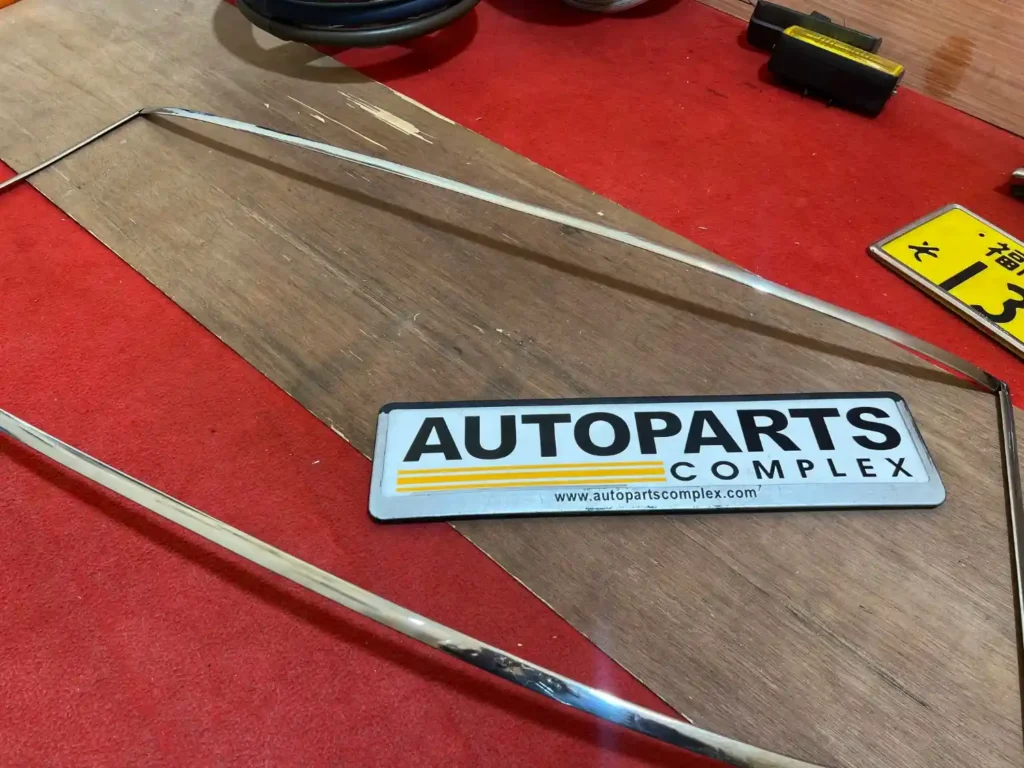 Corona 1966 - 1969 Rt40 front windshield chrome trim (1)