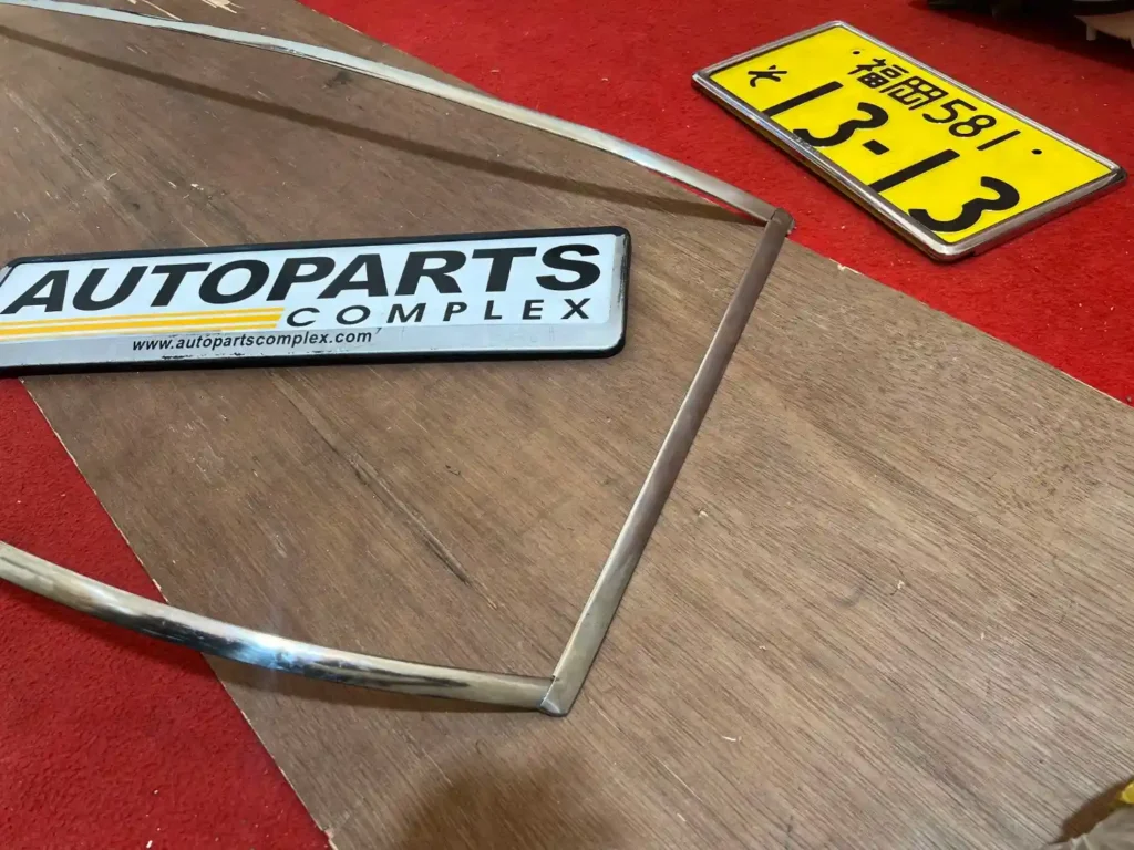 Corona 1966 - 1969 Rt40 front windshield chrome trim (6)