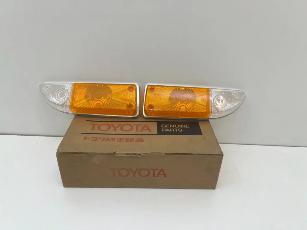 Corolla 1971 - 1974 front bumper indicator lenses NOS OEM ke20 ke25 te27 (1)