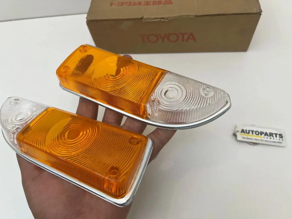 Corolla 1971 - 1974 front bumper indicator lenses NOS OEM ke20 ke25 te27 (2)