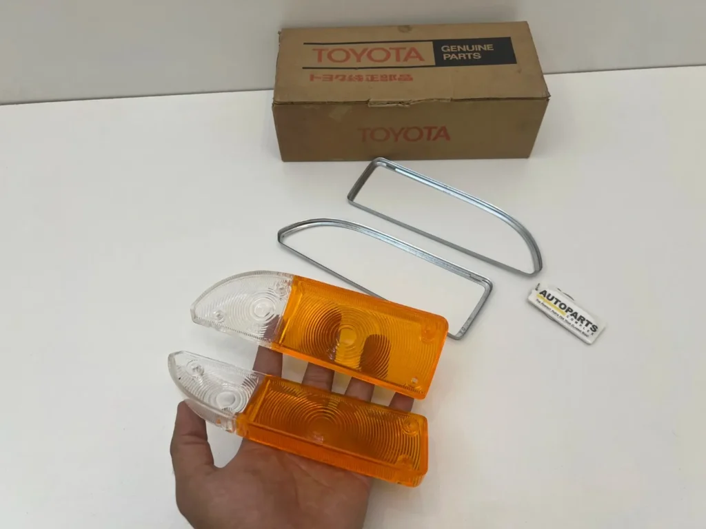 Corolla 1971 - 1974 front bumper indicator lenses NOS OEM ke20 ke25 te27 (3)
