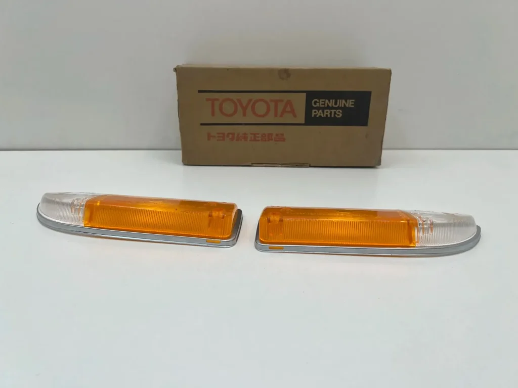 Corolla 1971 - 1974 front bumper indicator lenses NOS OEM ke20 ke25 te27 (5)