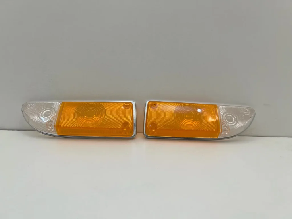 Corolla 1971 - 1974 front bumper indicator lenses NOS OEM ke20 ke25 te27 (6)