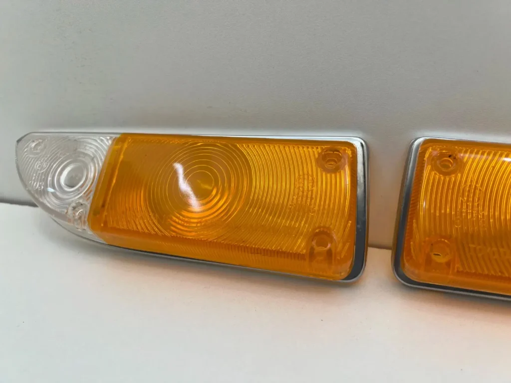 Corolla 1971 - 1974 front bumper indicator lenses NOS OEM ke20 ke25 te27 (7)