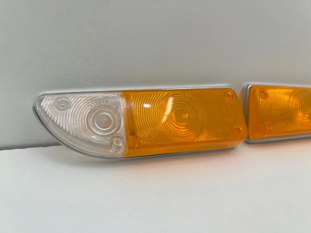 Corolla 1971 - 1974 front bumper indicator lenses NOS OEM ke20 ke25 te27 (8)
