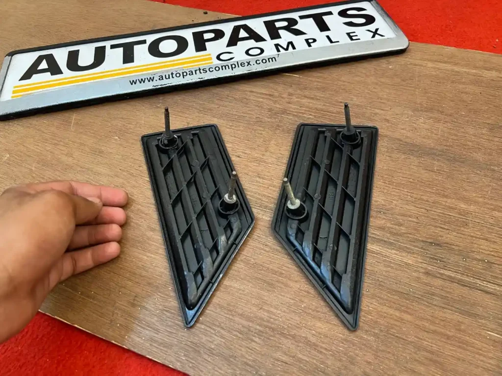 Corolla 1980 1981 ke70 C pillar vents pair (6)