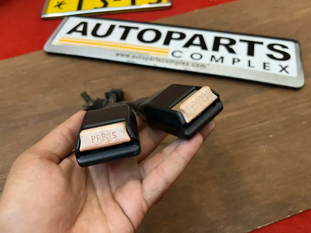Corolla 1982 1983 OEM seat belt buckles (1)