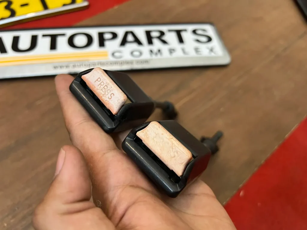 Corolla 1982 1983 OEM seat belt buckles (3)