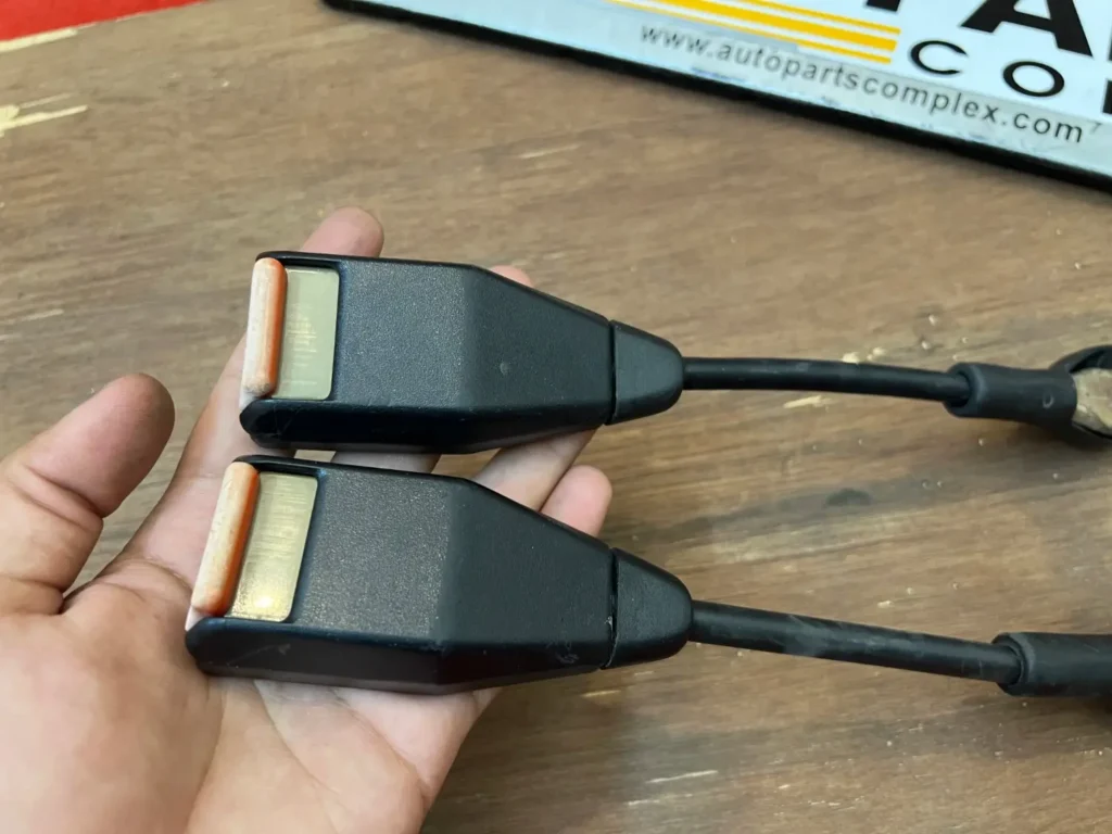 Corolla 1982 1983 OEM seat belt buckles (4)
