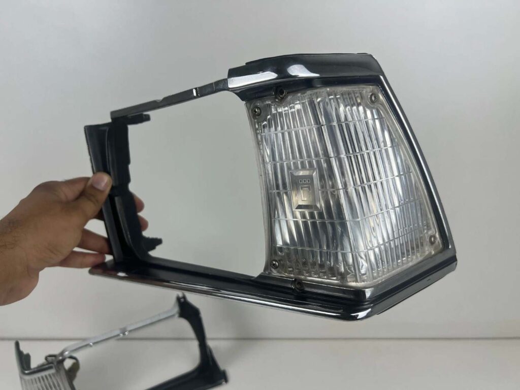 Corolla TE72 1982 1983 USDM headlight bezels with clear lenses (6)