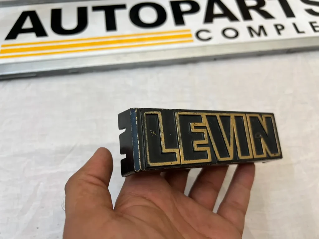 Corolla ke70 Te72 Te71 1980 - 1983 levin grille badge (3)