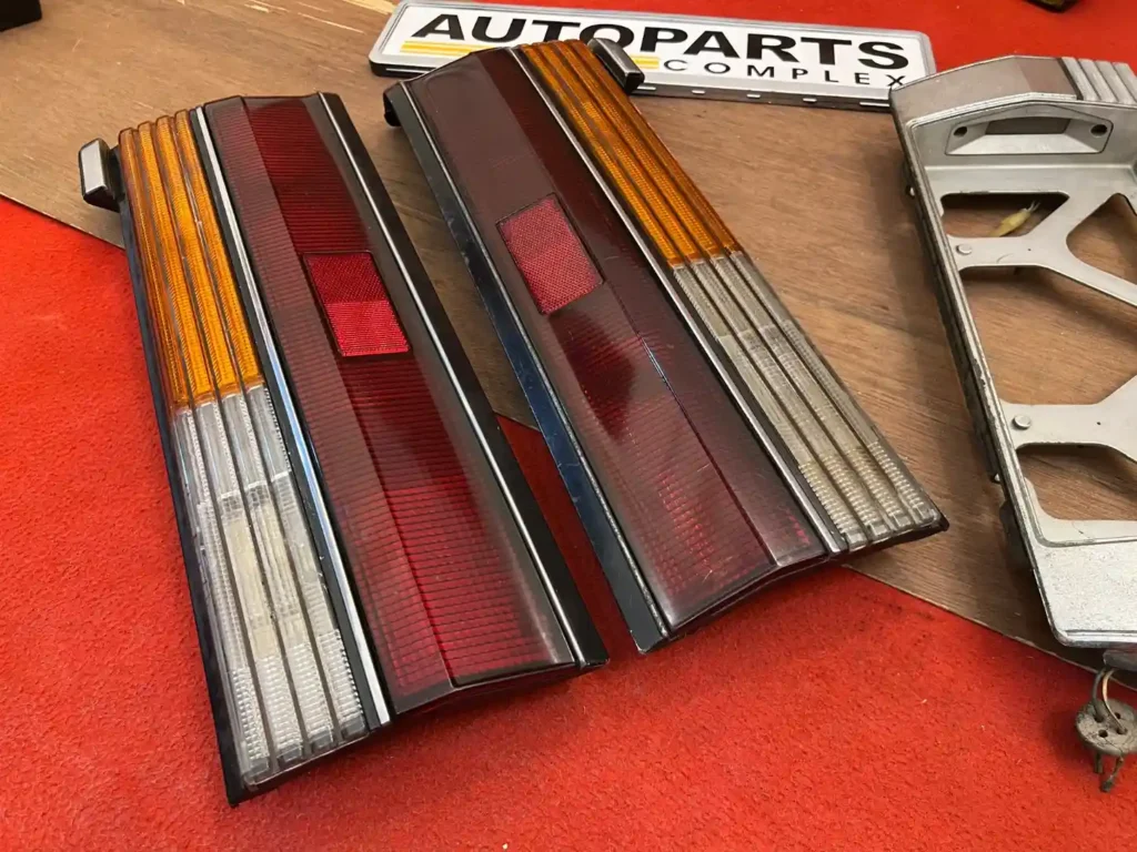 Cressida 1984 - 1988 Gx71 MX73 taillights pair with center garnish (10)