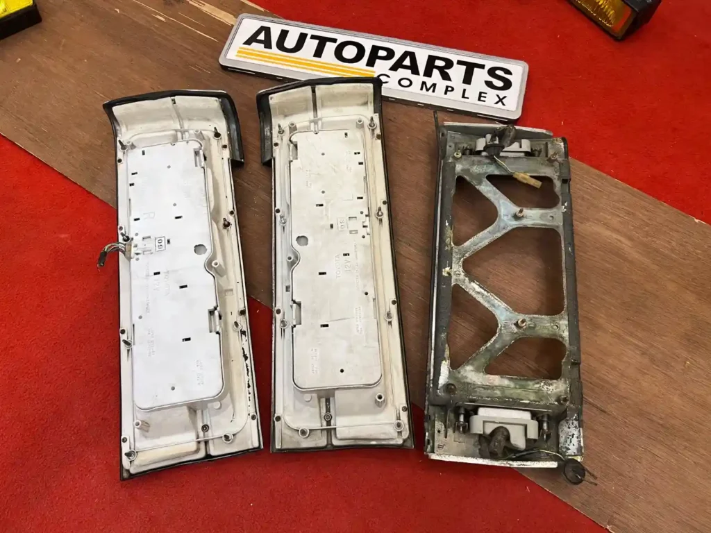 Cressida 1984 - 1988 Gx71 MX73 taillights pair with center garnish (11)