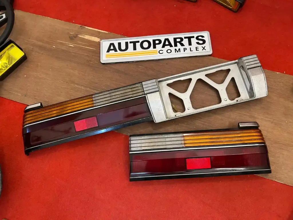 Cressida 1984 - 1988 Gx71 MX73 taillights pair with center garnish (2)
