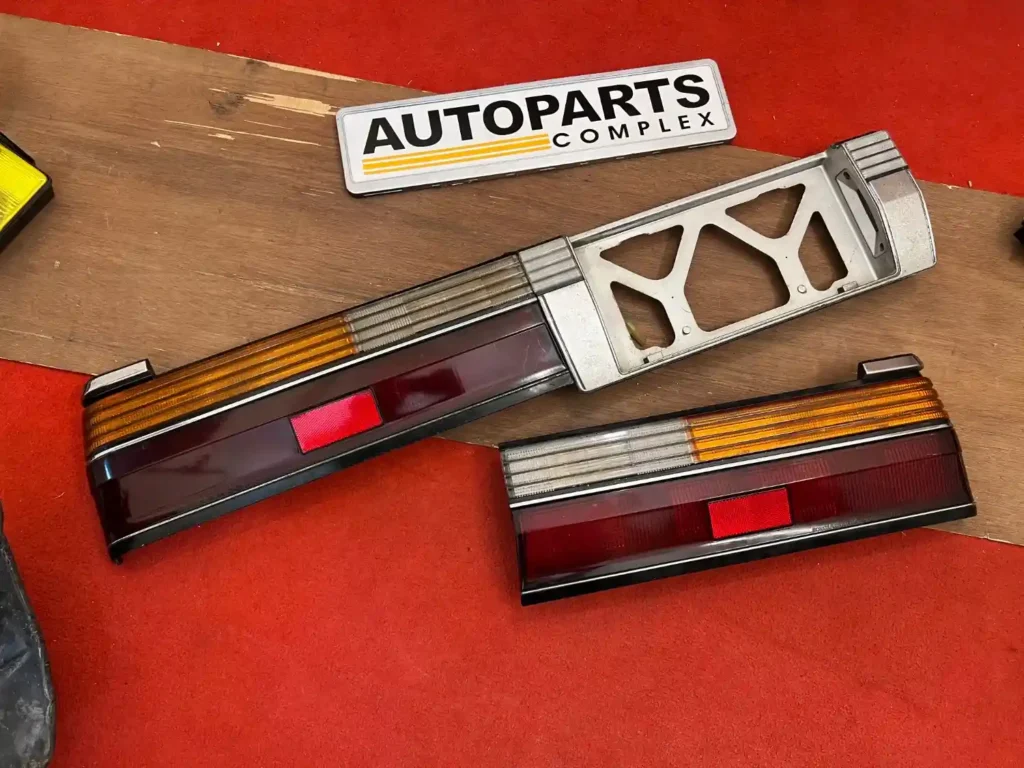 Cressida 1984 - 1988 Gx71 MX73 taillights pair with center garnish (4)