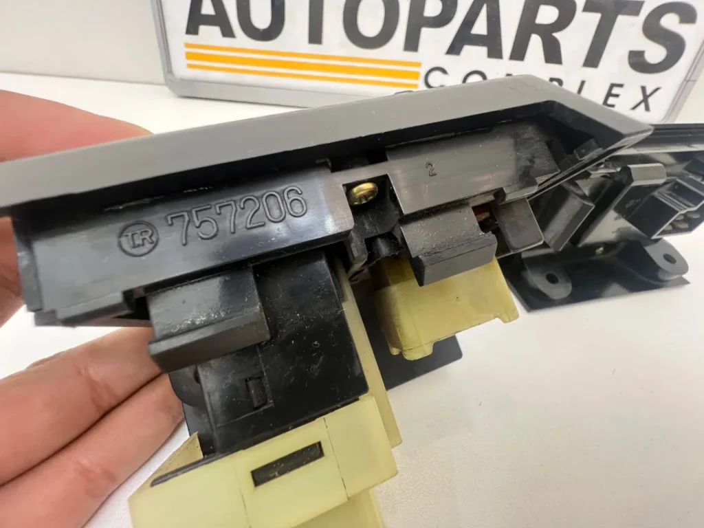 Cressida 1985 - 1989 RHD clock and power mirrors control switch gx71 mx73 gx70 (9)