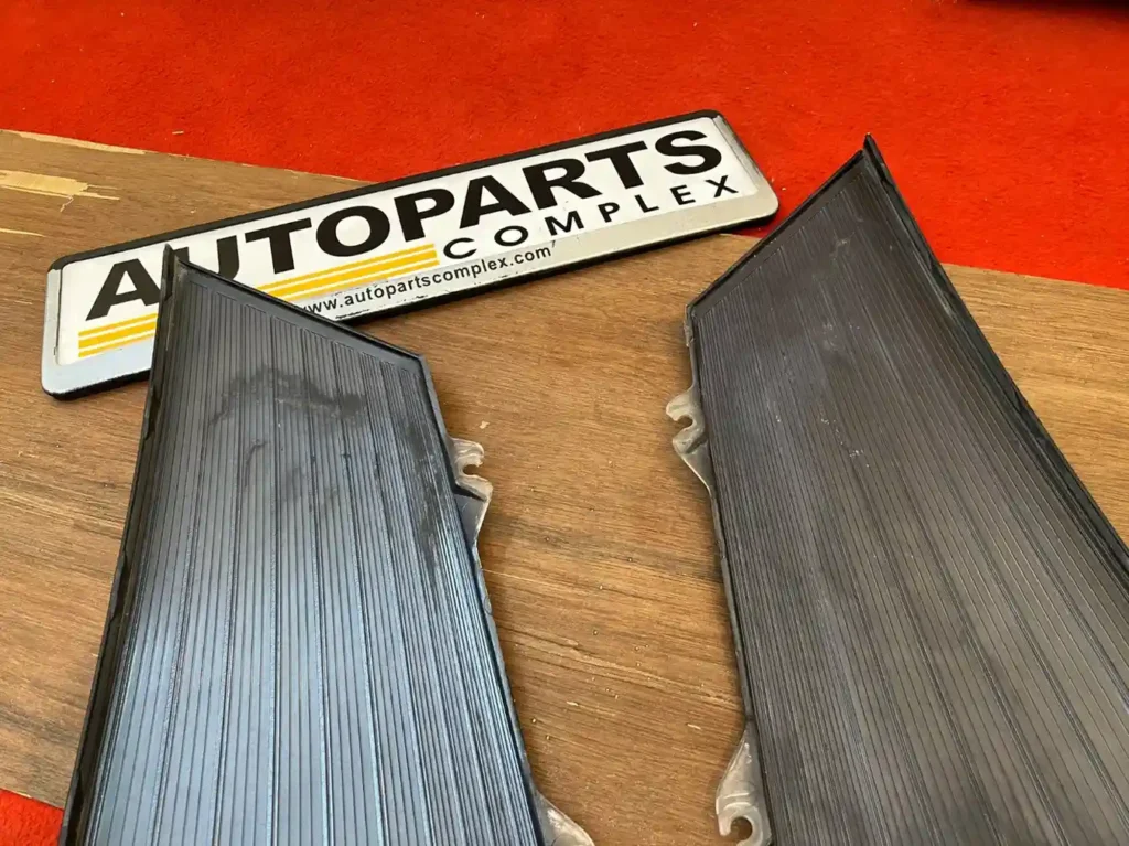 Crown s120 1983 - 1987 rear C pillar garnish covers ms12# gs12# (1)