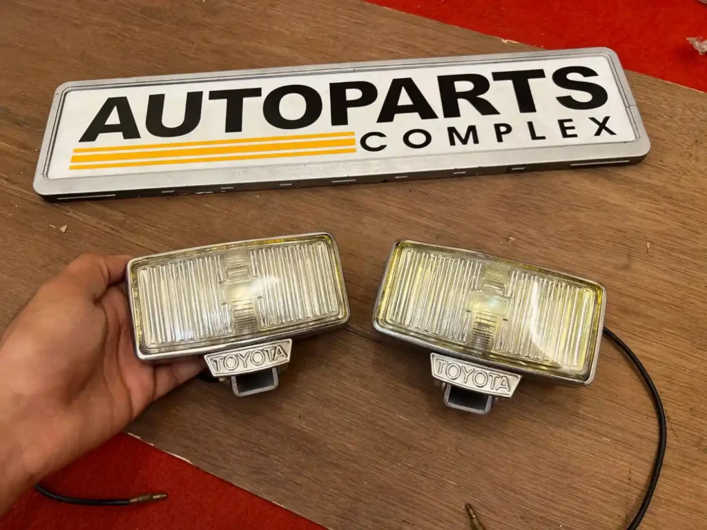 Toyota Vintage 1970s fog lamps corolla ke20 ke30 corona RT40 (2)