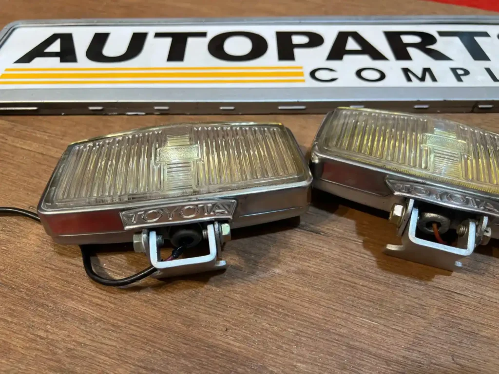 Toyota Vintage 1970s fog lamps corolla ke20 ke30 corona RT40 (6)