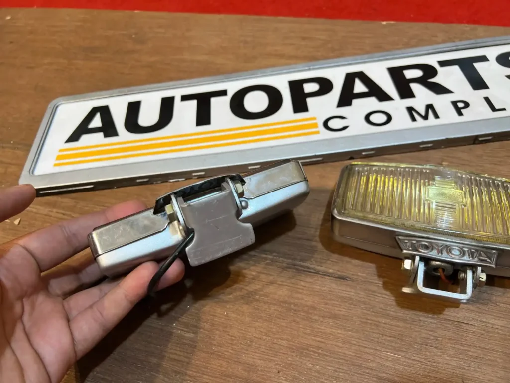 Toyota Vintage 1970s fog lamps corolla ke20 ke30 corona RT40 (7)