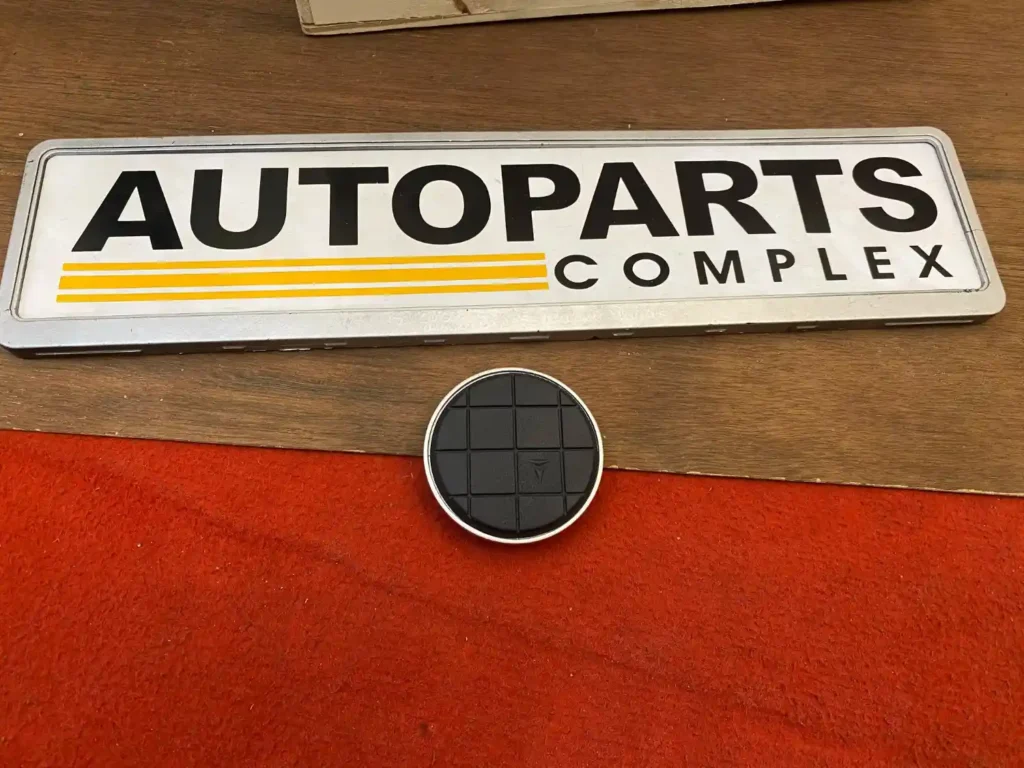 Toyota hilux Pickup 1979 - 1983 SR5 steering wheel center pad black (4)