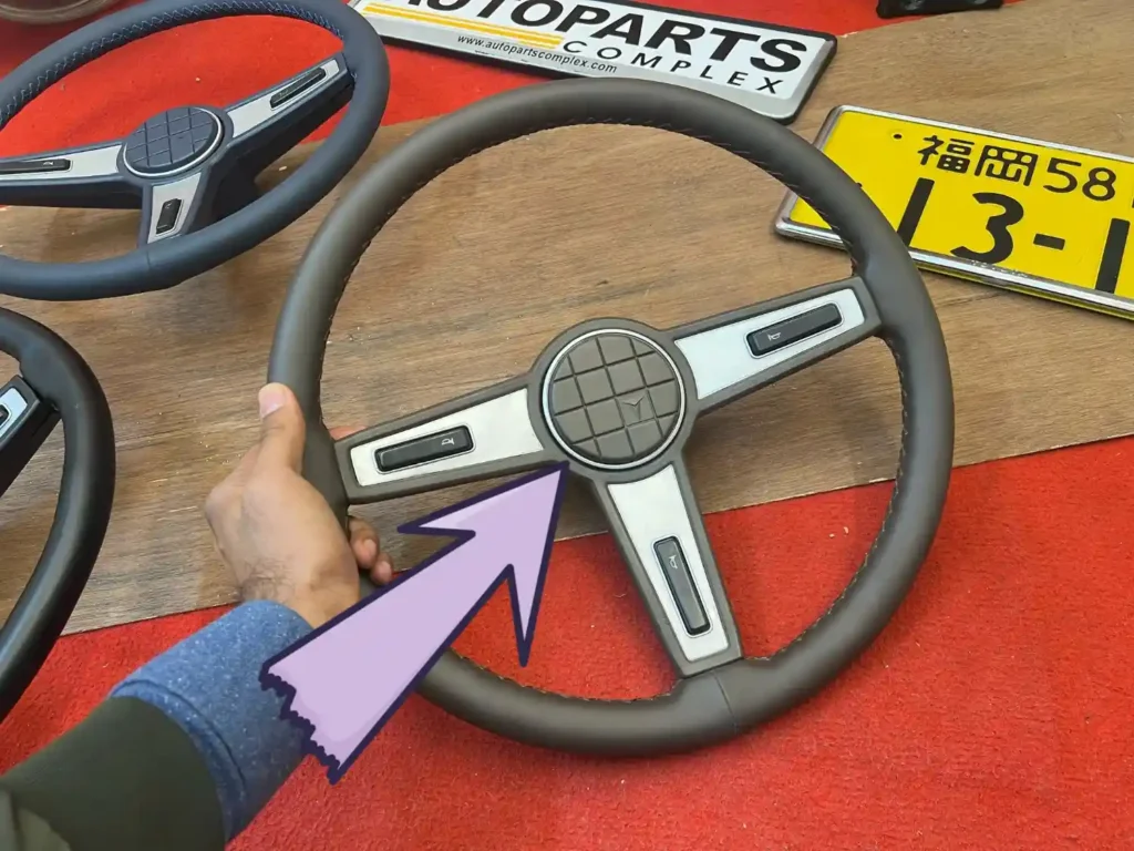 Toyota hilux Pickup Rn3# Rn4# SR5 steering wheel center pad brown (2)