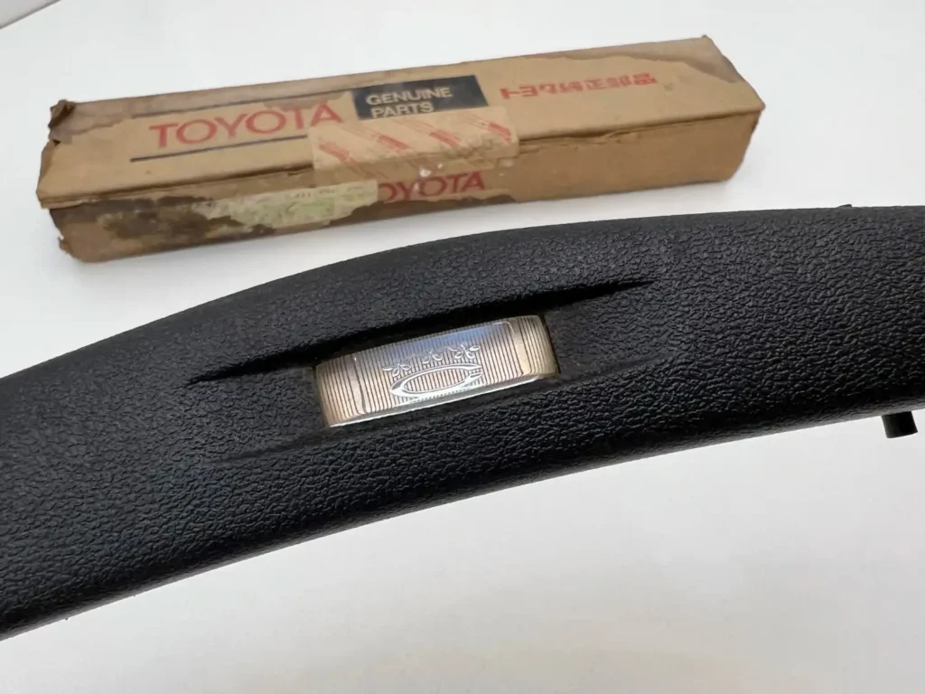 Corolla 1971 1972 ke20 ke26 steering wheel horn pad (3)