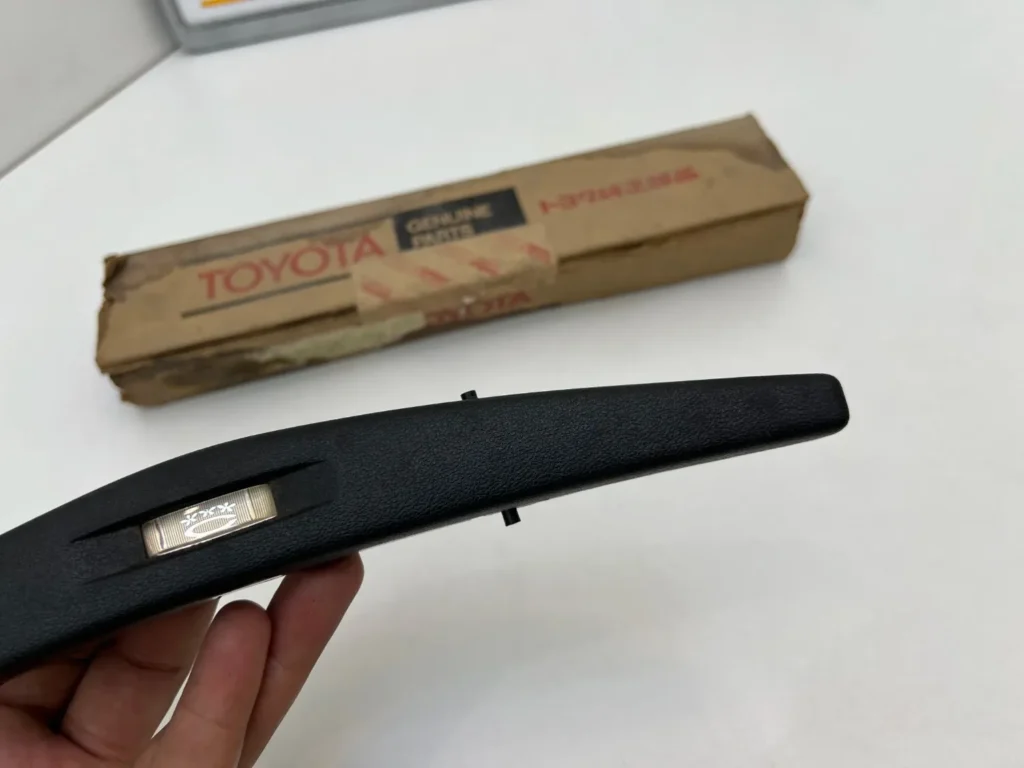 Corolla 1971 1972 ke20 ke26 steering wheel horn pad (5)
