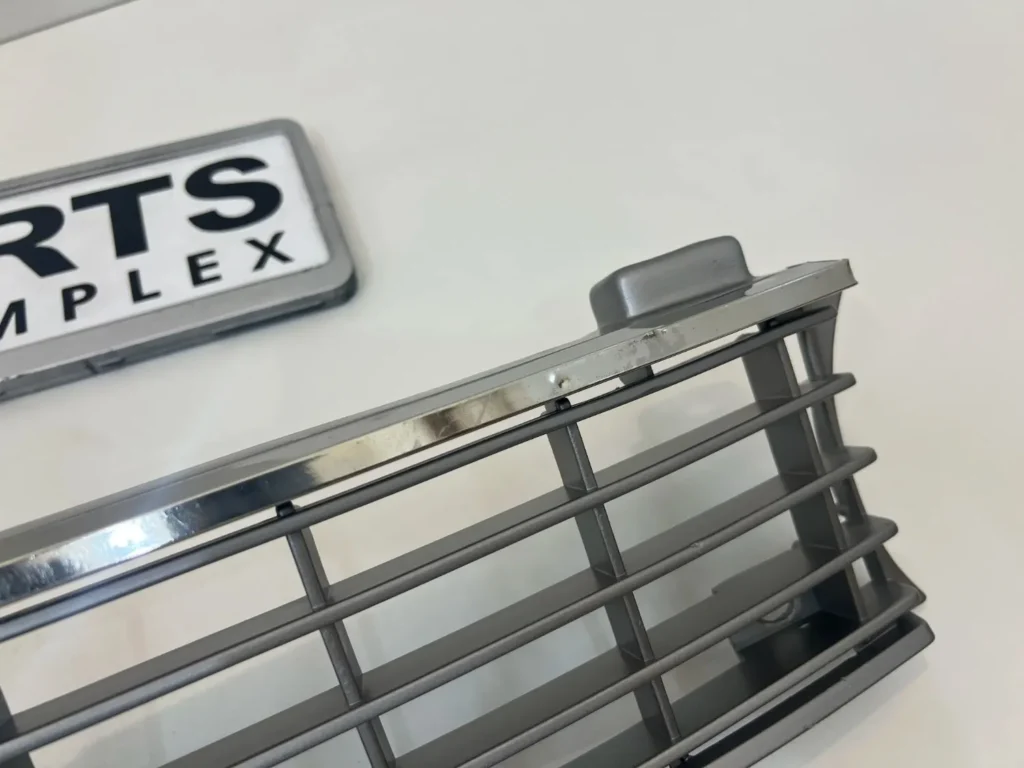 Corolla 1971 - 1974 ke20 te26 Te21 grille OEM (1)