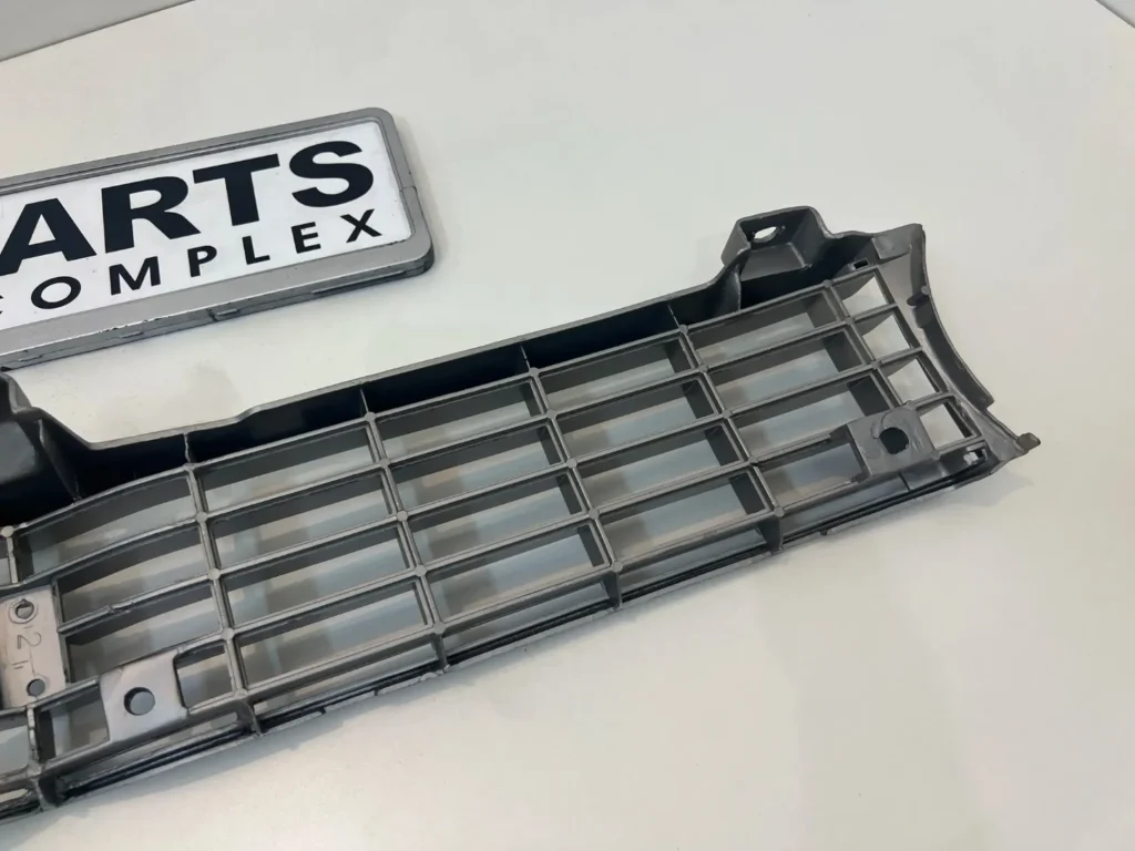 Corolla 1971 - 1974 ke20 te26 Te21 grille OEM (10)