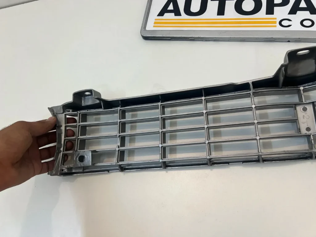 Corolla 1971 - 1974 ke20 te26 Te21 grille OEM (11)