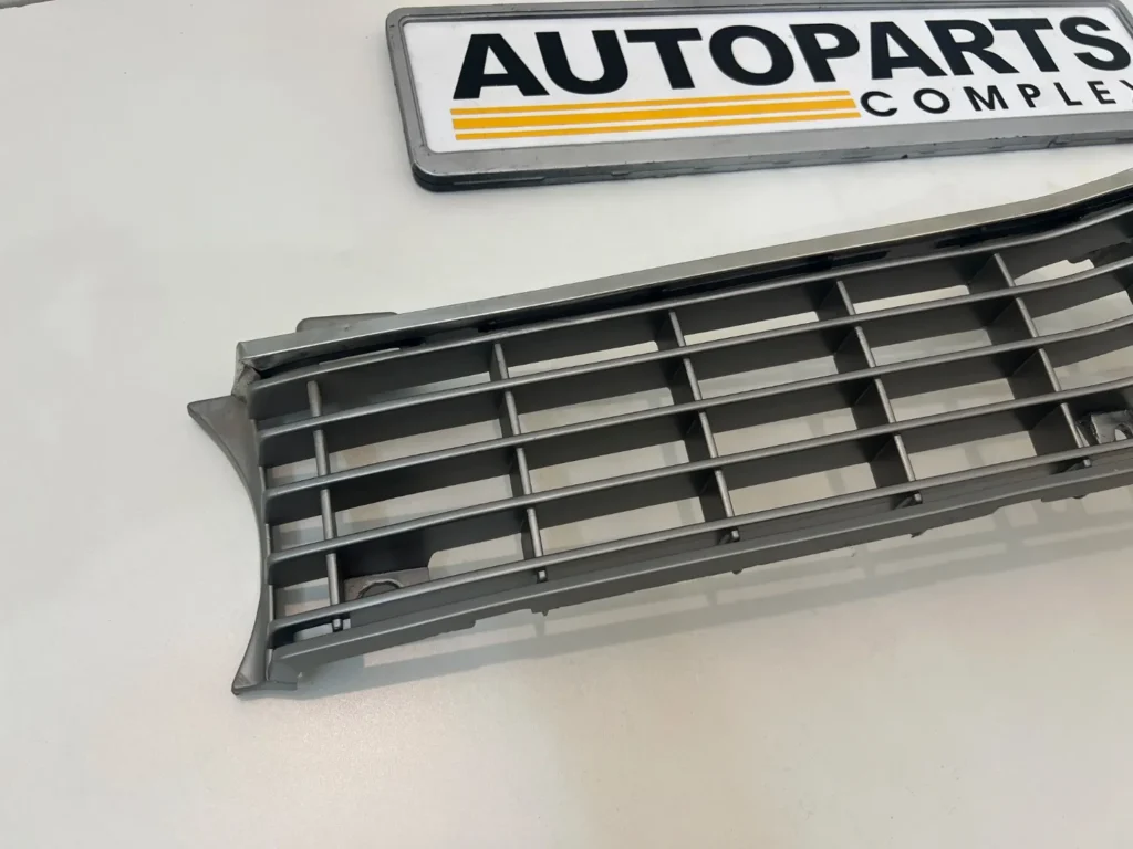 Corolla 1971 - 1974 ke20 te26 Te21 grille OEM (3)