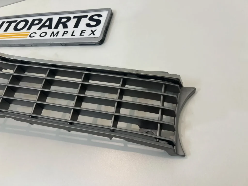 Corolla 1971 - 1974 ke20 te26 Te21 grille OEM (5)
